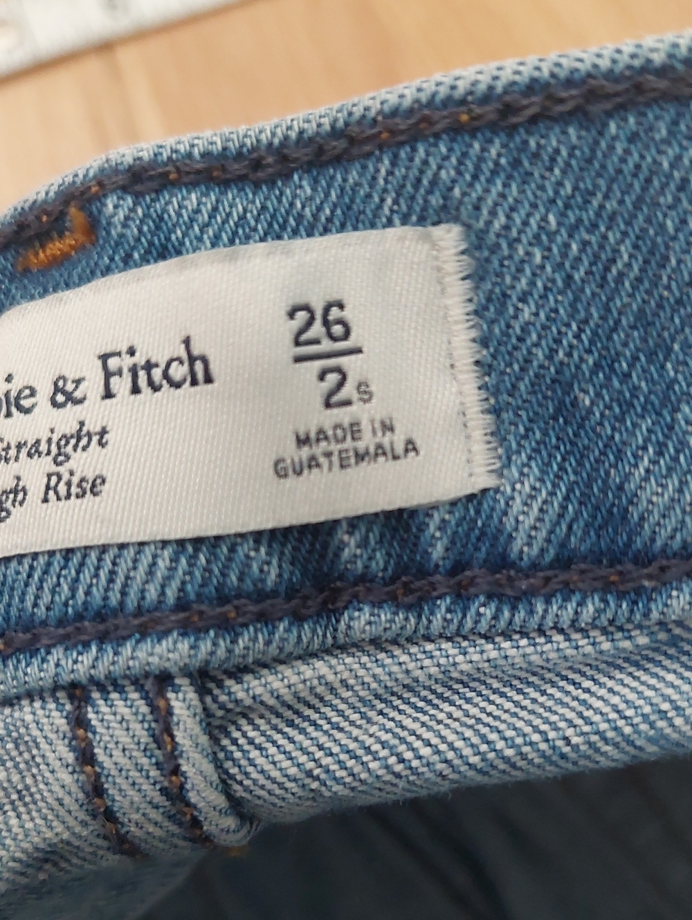 Abercrombie & Fitch Women's High-Rise Straight Jeans in Light Blue Wash - Picture 6 of 12